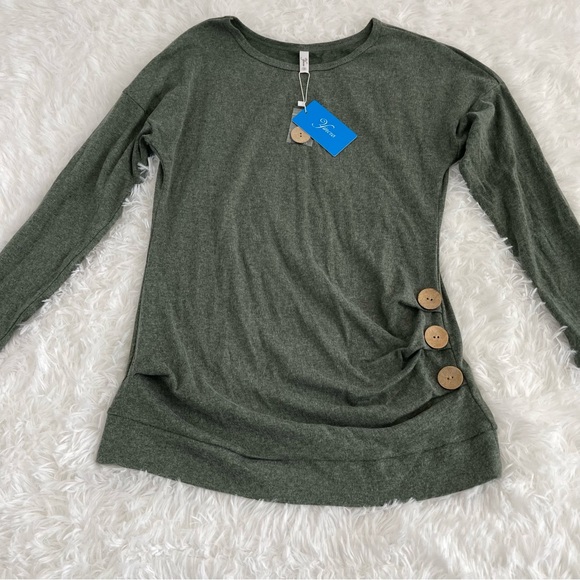 yincro Sweaters - Yincro Sweater Women’s Medium Heather Green Ruched Wood buttons lightweight